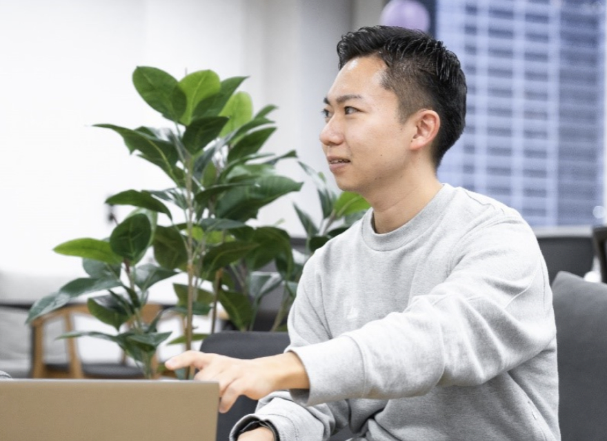 現在の仕事について語るY.Iさん
