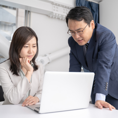 悩む上司と部下